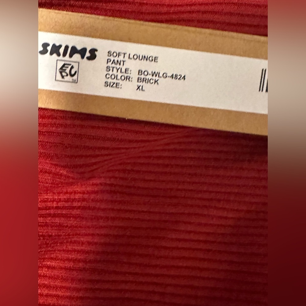 Skims Soft Lounge Pant - Picture 3 of 4
